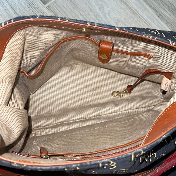 Dooney and Bourke handbag - Picture 8 of 8